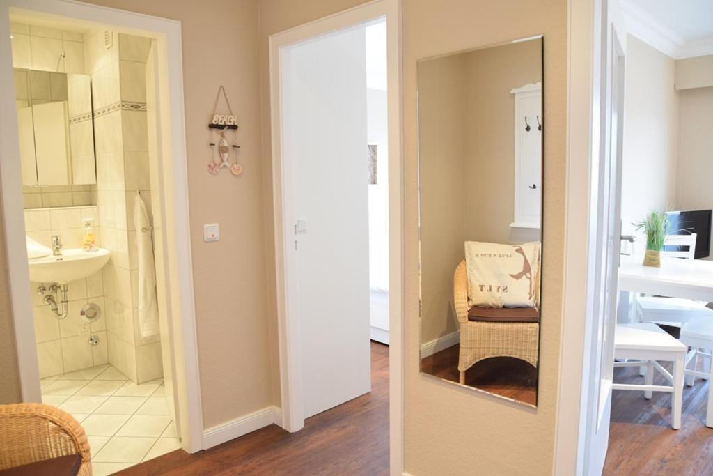 Schoenes Neues Hochwertig Renoviertes 2-Zimmer Appartement In Der 4. Etage. 베스터란트 외부 사진