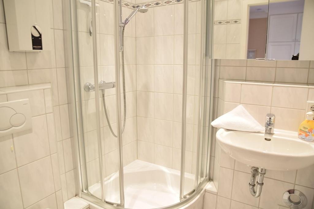 Schoenes Neues Hochwertig Renoviertes 2-Zimmer Appartement In Der 4. Etage. 베스터란트 외부 사진