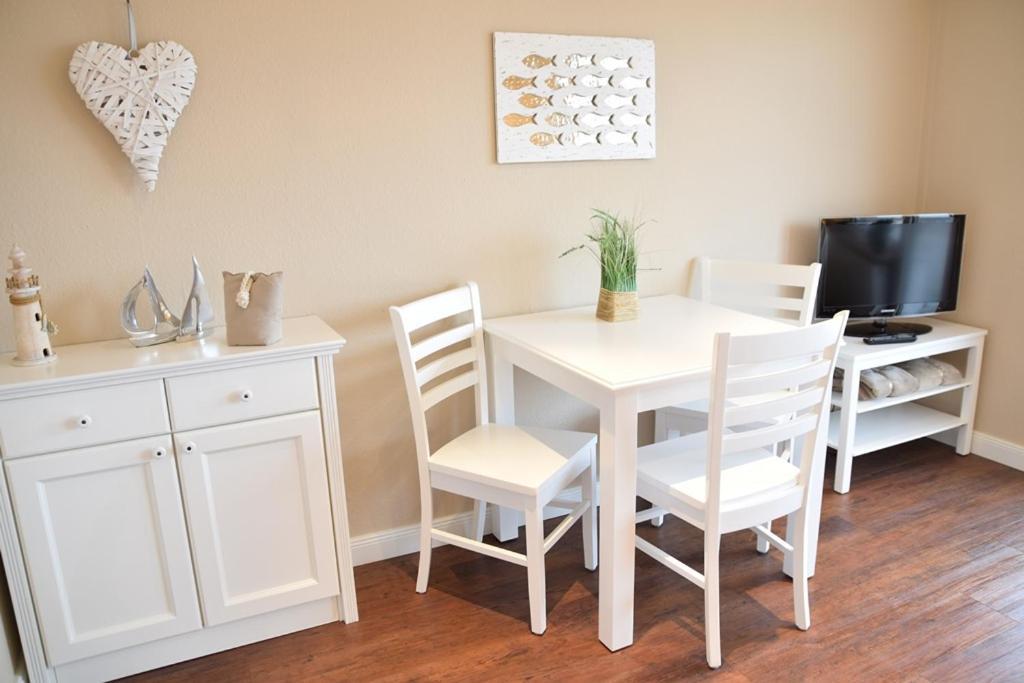 Schoenes Neues Hochwertig Renoviertes 2-Zimmer Appartement In Der 4. Etage. 베스터란트 외부 사진